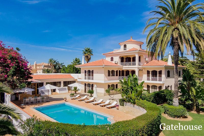 10 bedrooms villa for sale in Almancil Algarve