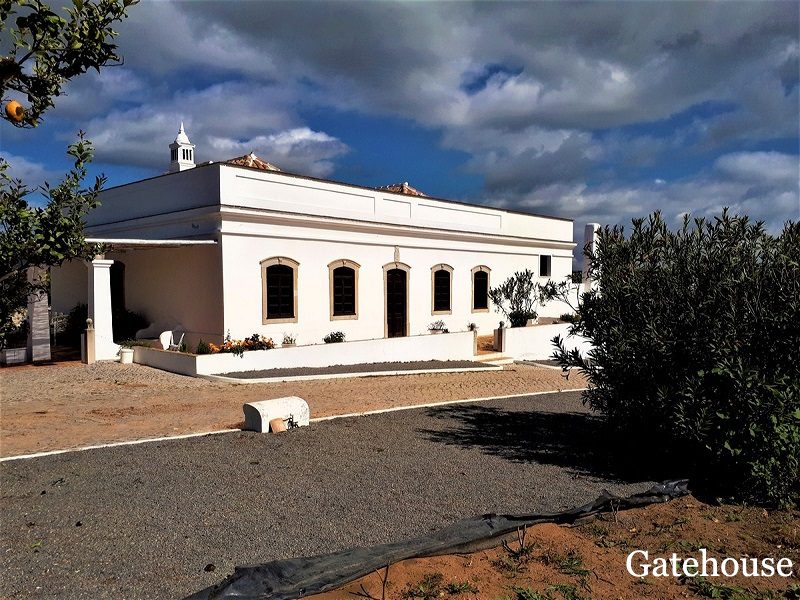 2 Individual Quintas In Fuzeta Algarve With 7 Beds