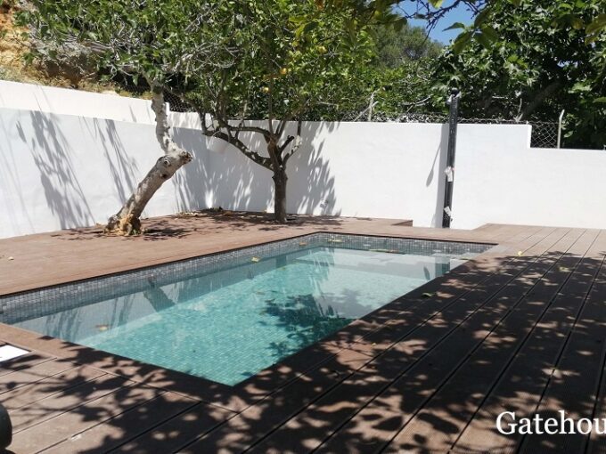 3-Bed-Townhouse-With-Pool-In-Praia-da-Rocha-Algarve-2-1-680x510