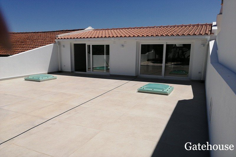 3-Bed-Townhouse-With-Pool-In-Praia-da-Rocha-Algarve-4