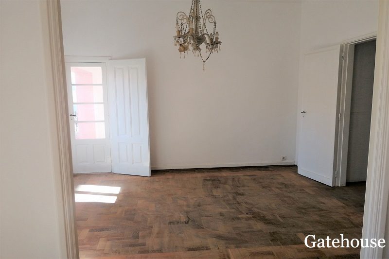 4 Bed Traditional Townhouse In Portimao Centre Algarve 5 1