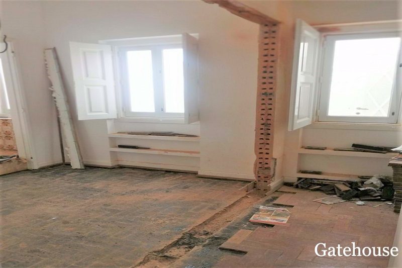 4 Bed Traditional Townhouse In Portimao Centre Algarve 9 1