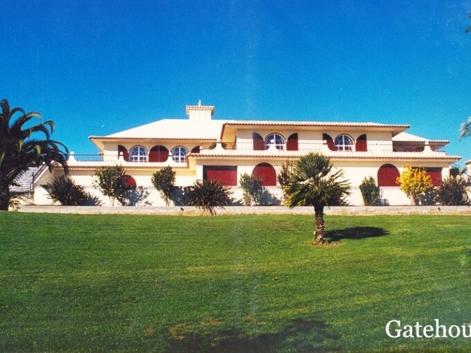 6 Bed Villa For Sale in Lagos Algarve