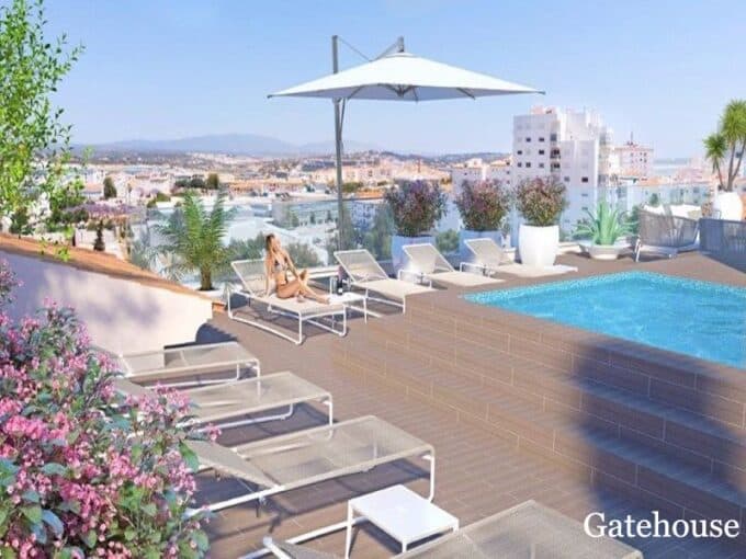 Splinterny lejlighed med pool på taget i Lagos Algarve