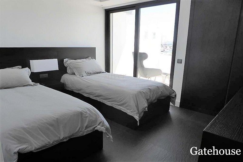 Modern 2 Bed Apartment On Vilamoura Marina Algarve 9 1