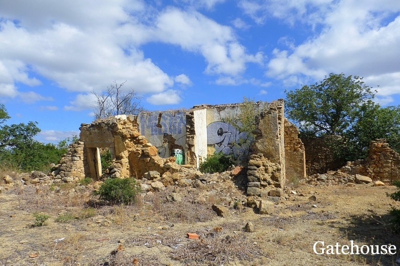 Ruin With A Plot of 16,600m2 In Quarteira Algarve For Sale