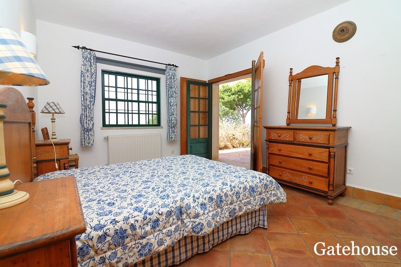 Sea View Traditional Villa Overlooking Vilamoura Algarve 9