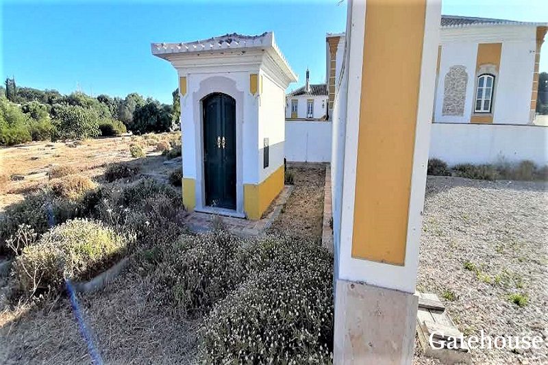 Traditional-Algarve-Property-For-Development-In-Escanxinas-Almancil-2