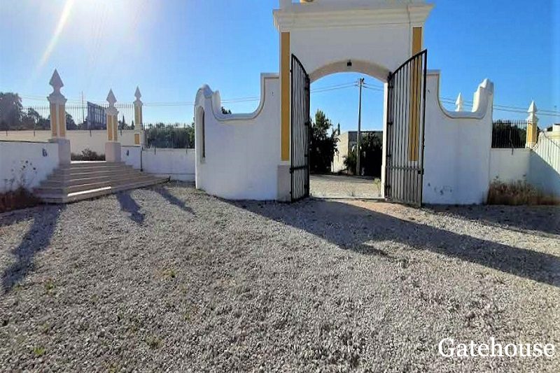 Traditional-Algarve-Property-For-Development-In-Escanxinas-Almancil-4