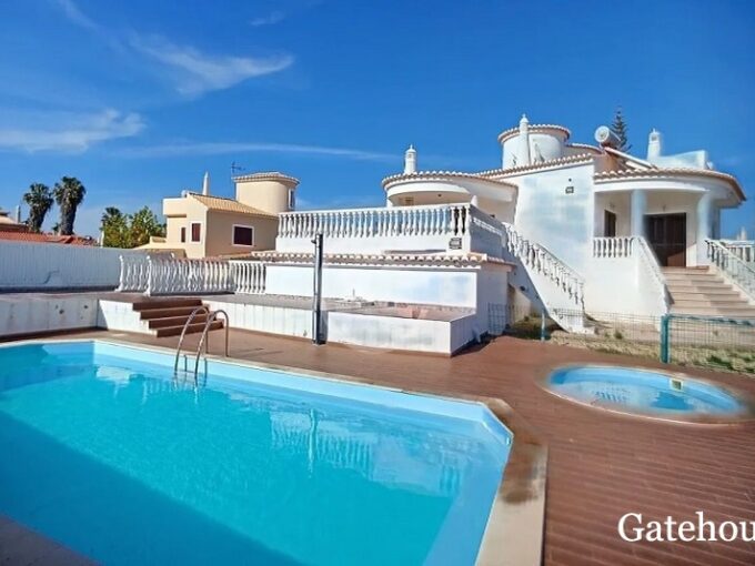Villa For Sale Near Senhora da Rocha In Porches Algarve