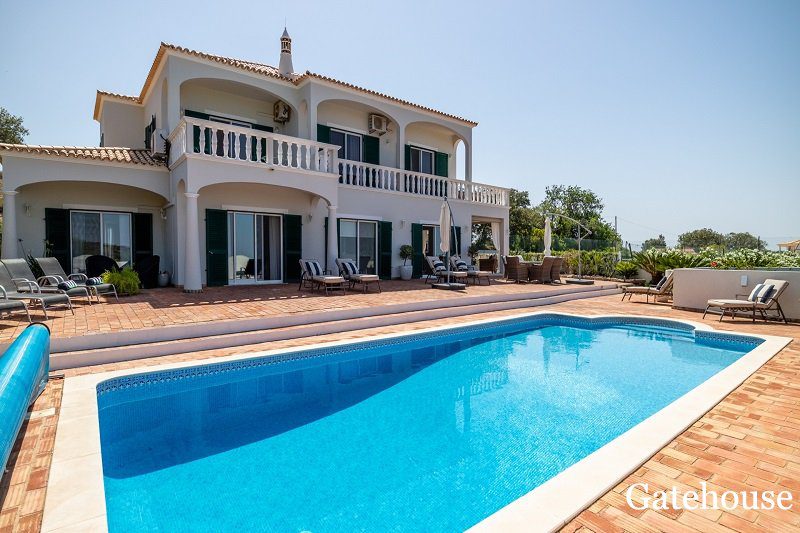 Loule Algarve Villa With A Tennis Court For Sale