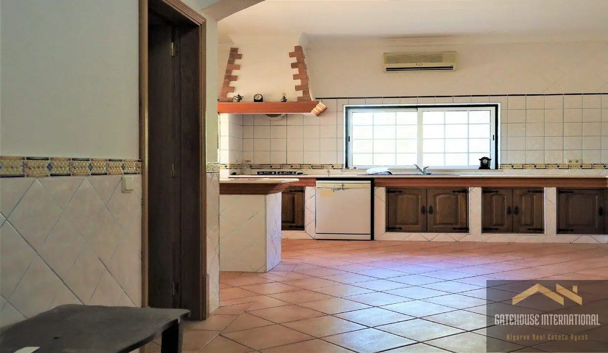 6-Bedroom-Villa-For-Sale-in-Loule-Algarve09-transformed