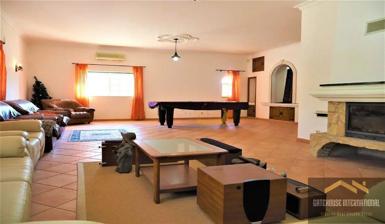 6-Bedroom-Villa-For-Sale-in-Loule-Algarve4-transformed
