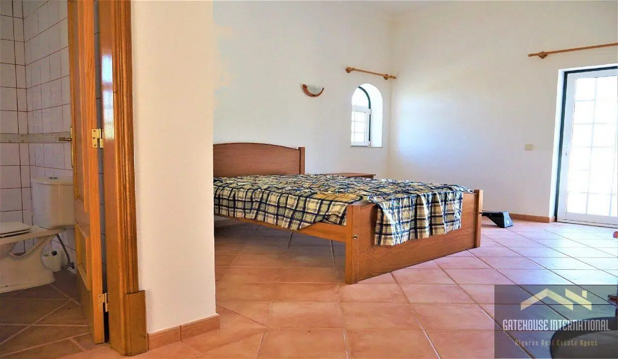 6-Bedroom-Villa-For-Sale-in-Loule-Algarve9-transformed