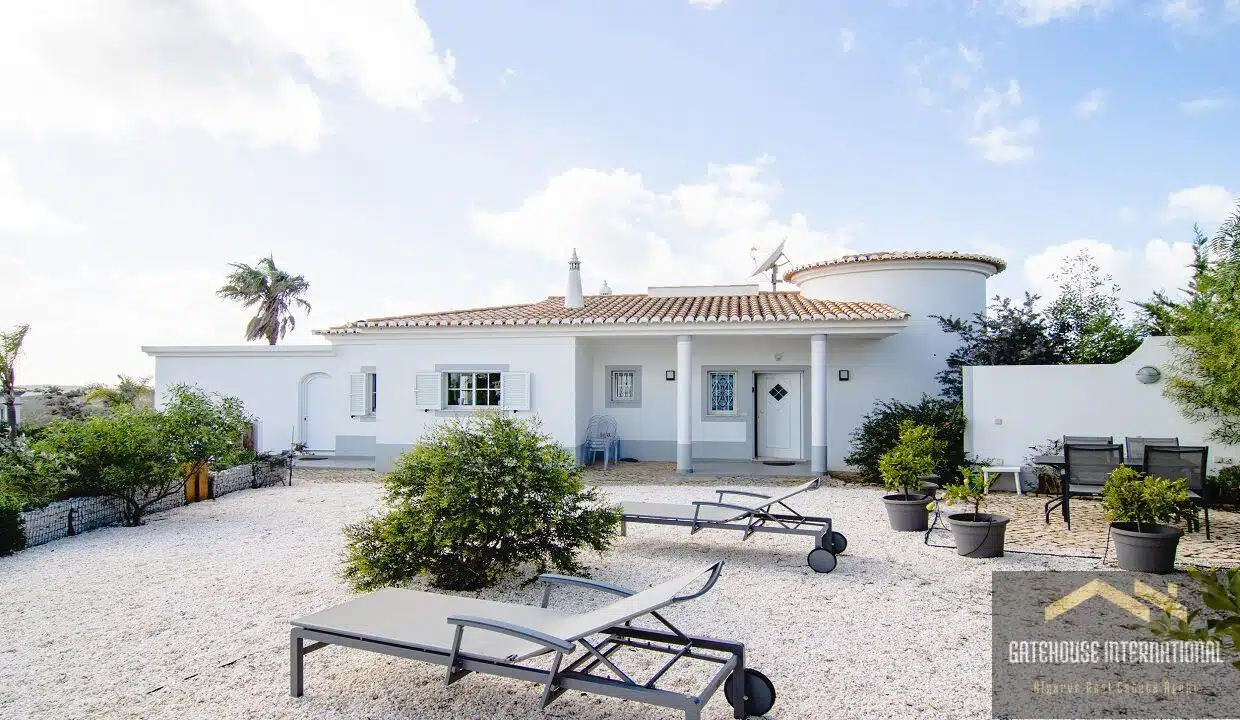 4 Bed Algarve Golf Villa For Sale On Parque de Floresta 1