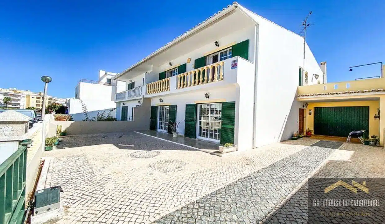 4 Bed House For Sale In Lagos Algarve Close To The Beach