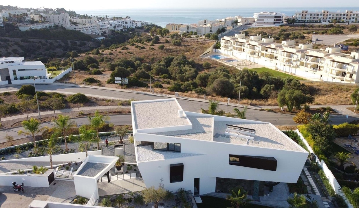 Algarve Luxury Cotemporary Villa In Porto do Mos Lagos 1
