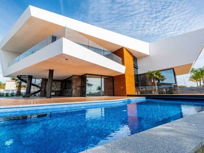 Algarve Luxury Contemporary Villa i Porto do Mos Lagos 4