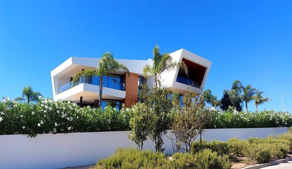 Algarve Luxury Cotemporary Villa In Porto do Mos Lagos