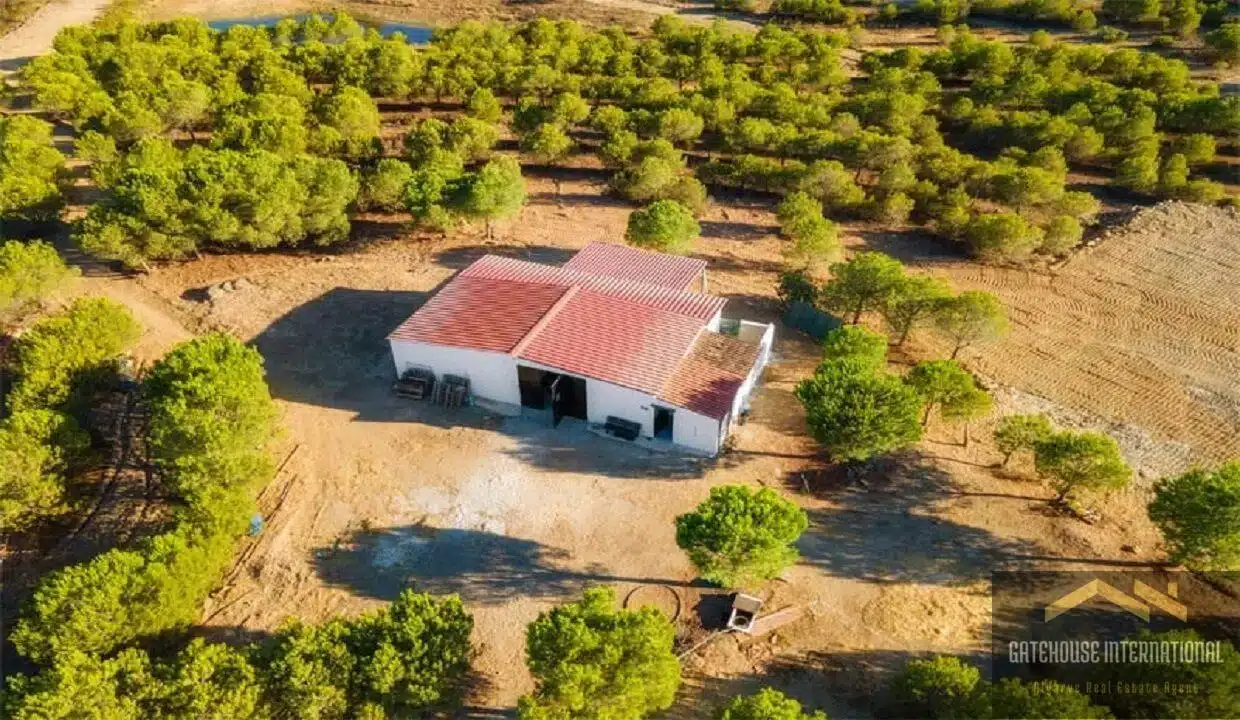 Farmhouse With 8.5 Hectares In East Algarve56