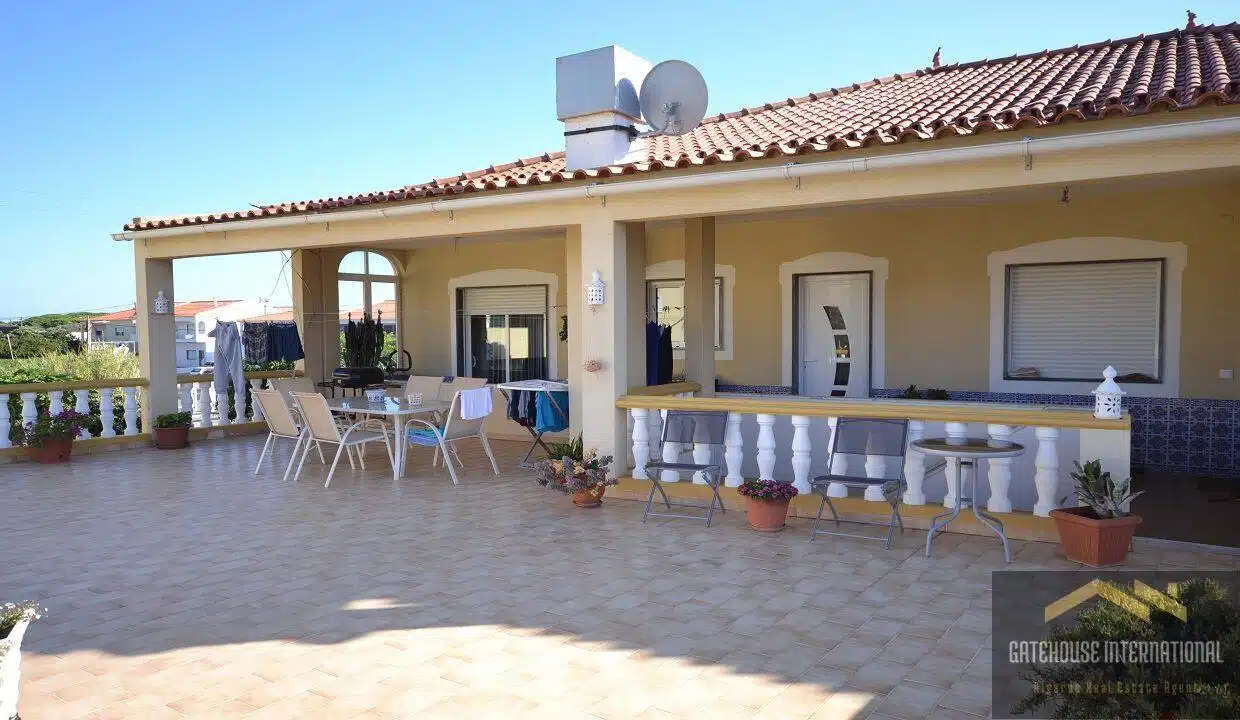 Villa With 4 Beds Plus 2 Commercial Units In Loule Algarve233