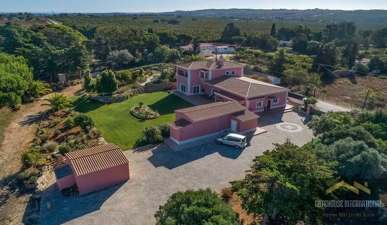 4 Bed Villa Including Annex With Pool In Praia da Luz West Algarve For Sale 1