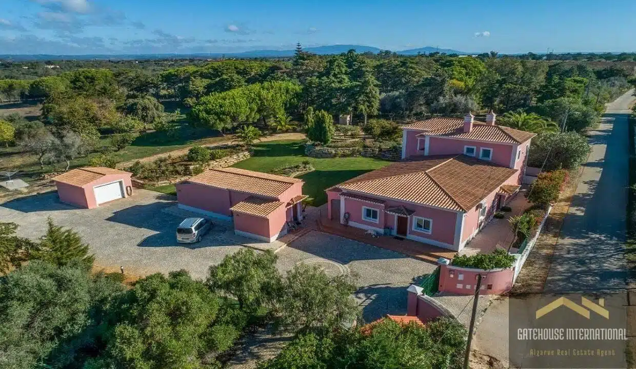 4 Bed Villa Including Annex With Pool In Praia da Luz West Algarve For Sale