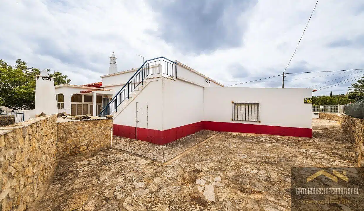 3 Bed Traditional Villa For Sale In Bordeira Santa Barbara de Nexe 21