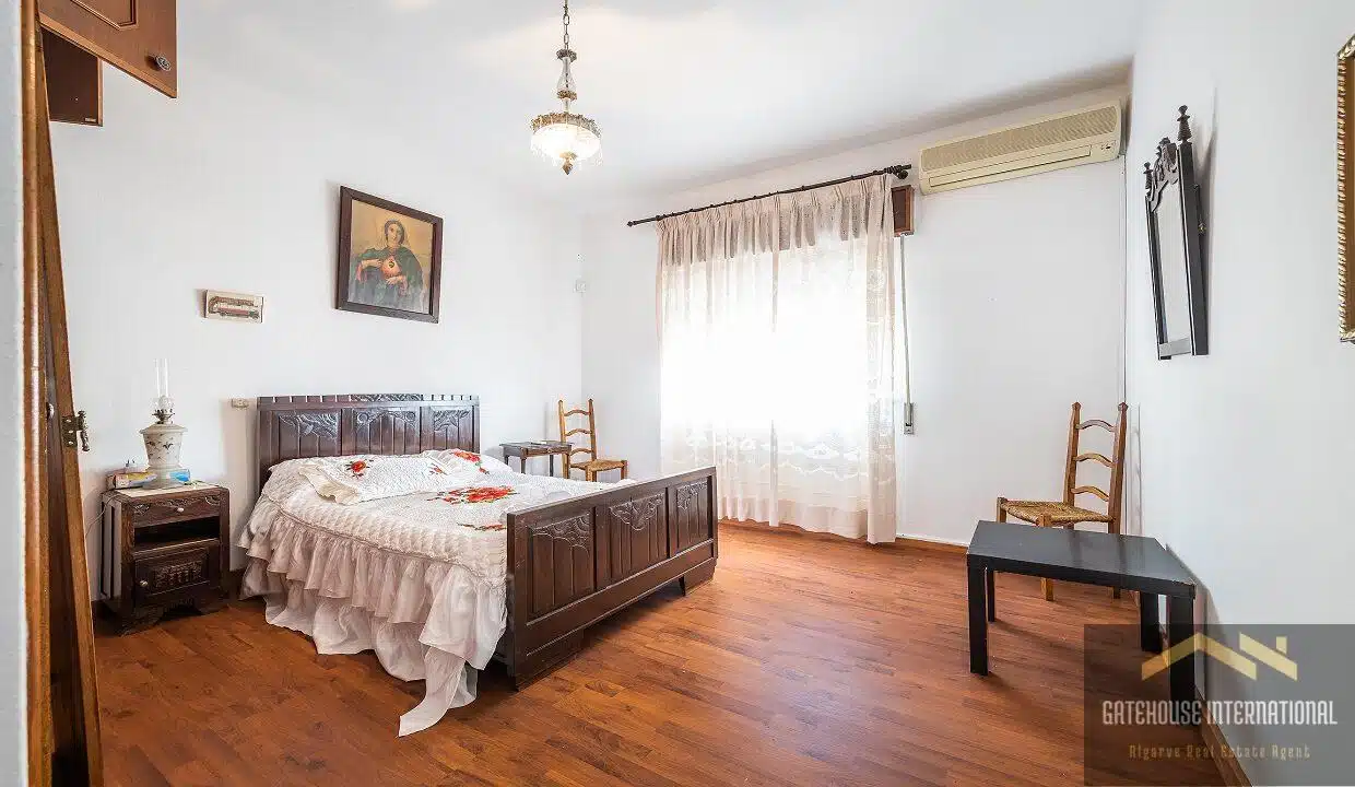 3 Bed Traditional Villa For Sale In Bordeira Santa Barbara de Nexe 31
