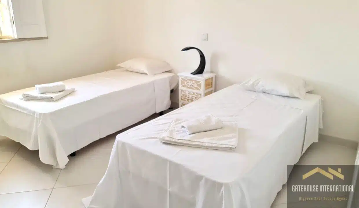 3 Bedroom Apartment With Pool In Albufeira Algarve 00