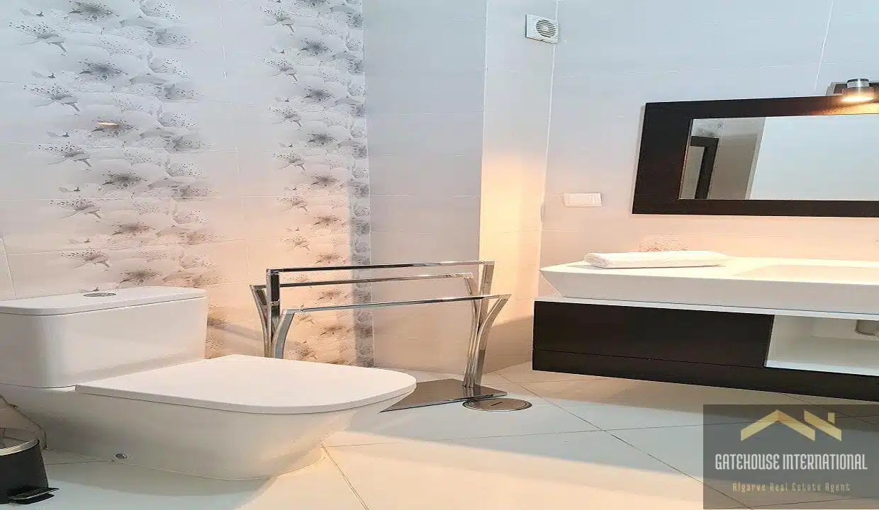 3 Bedroom Apartment With Pool In Albufeira Algarve 9