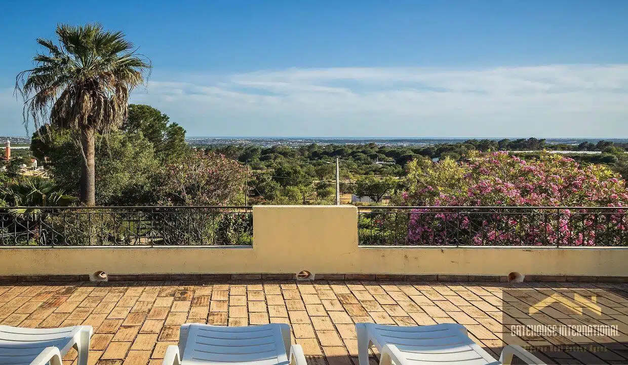 4 Bed Villa For Sale With Annexe And Distant Sea View In Santa Barbara de Nexe 15