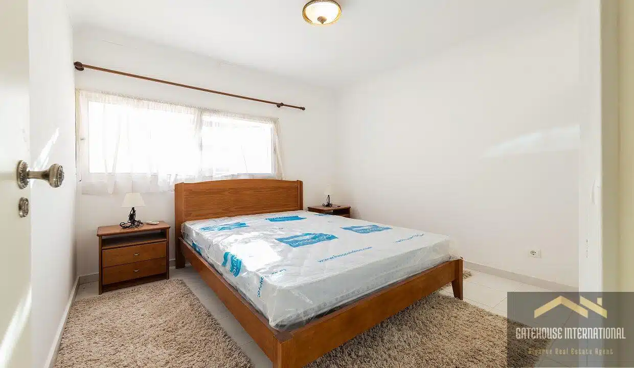 4 Bed Villa For Sale With Annexe And Distant Sea View In Santa Barbara de Nexe 16