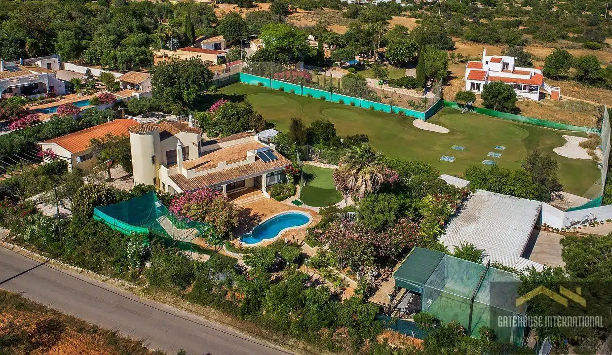 4 Bed Villa For Sale With Annexe And Distant Sea View In Santa Barbara de Nexe 27