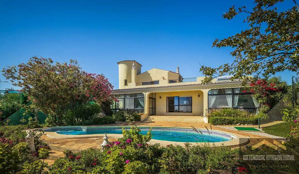 4 Bed Villa For Sale With Annexe And Distant Sea View In Santa Barbara de Nexe 4