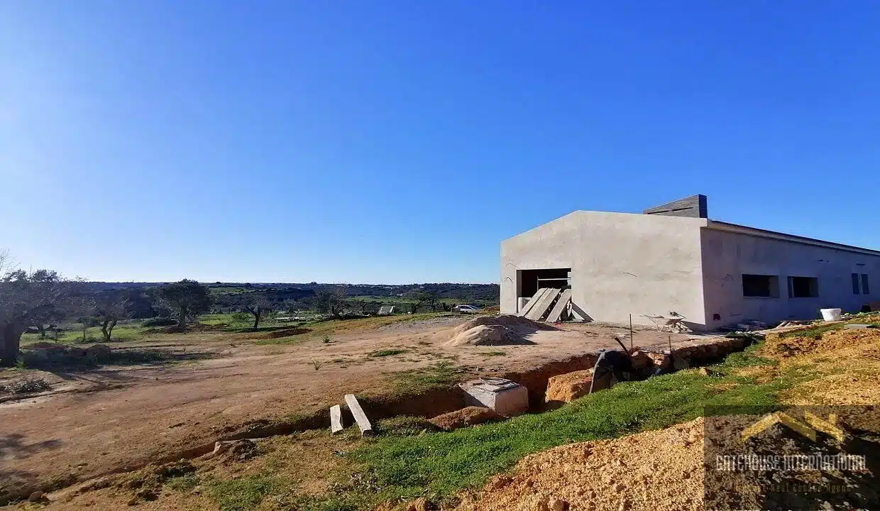 Brand New Villa Under Construction With 12 Hectares In Silves 1