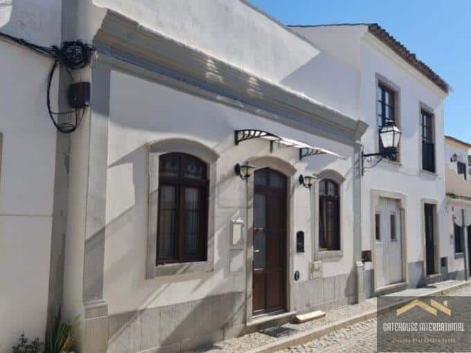 Maison de Ville Rénovée de 2 Chambres à Sao Bras de Alportel Centre Algarve 1