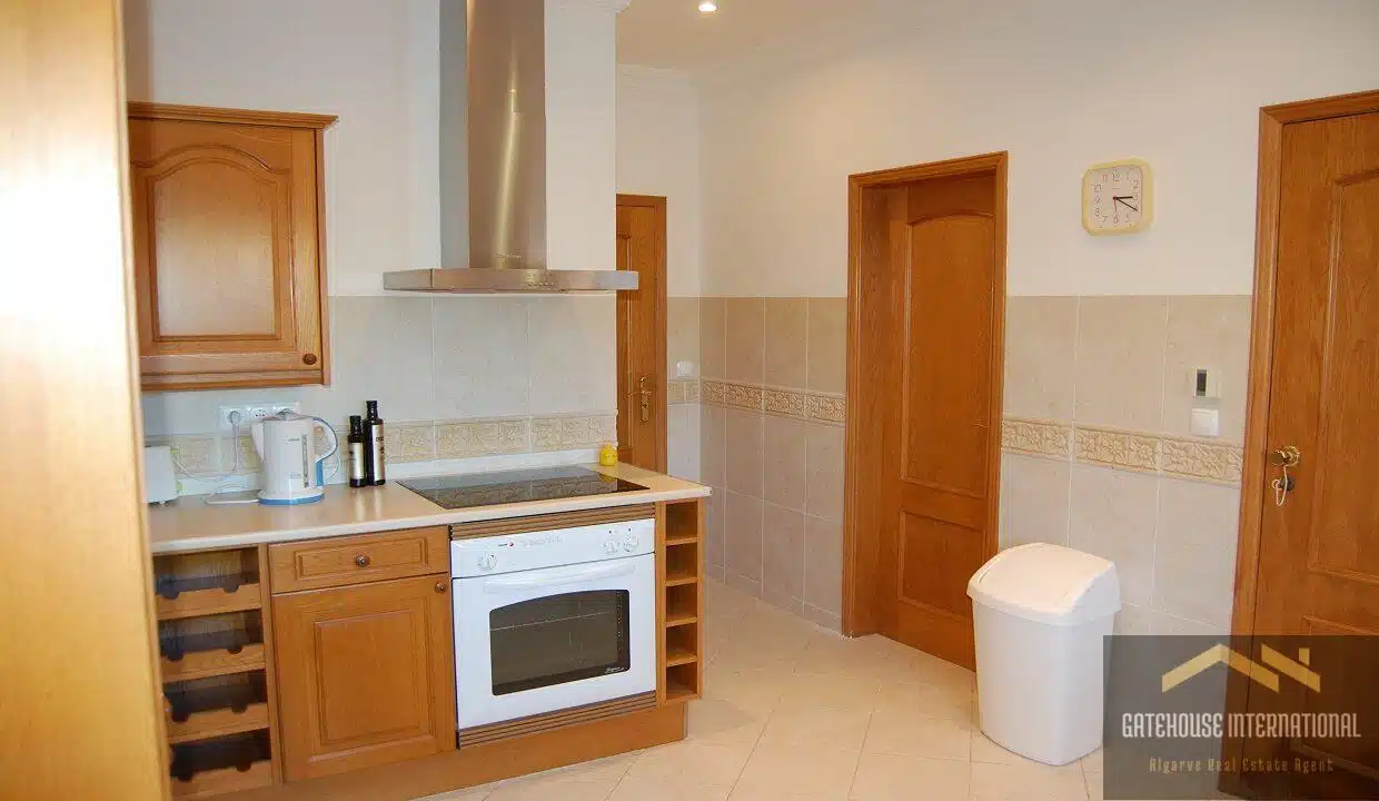 Single Storey 4 Bed Villa With Pool In Carvoeiro 13