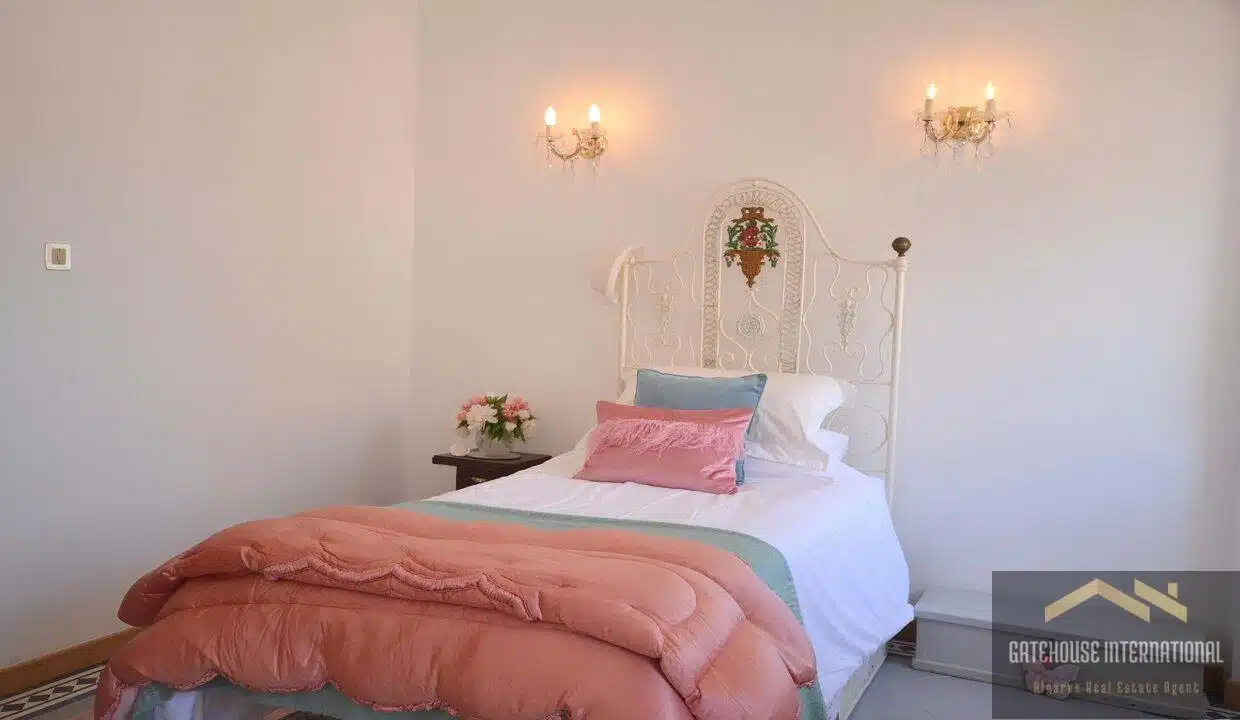 4 Bed Renovated House In Alte Central Algarve87
