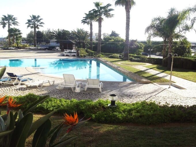 Apartamento de 1 dormitorio con piscina en Alvor Algarve en venta