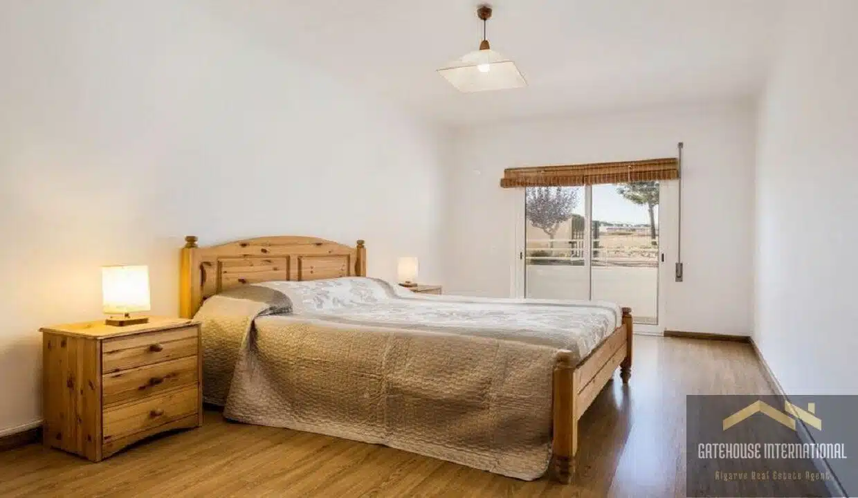 2 Bed Apartment In A Condominium In Vilamoura Algarve 6