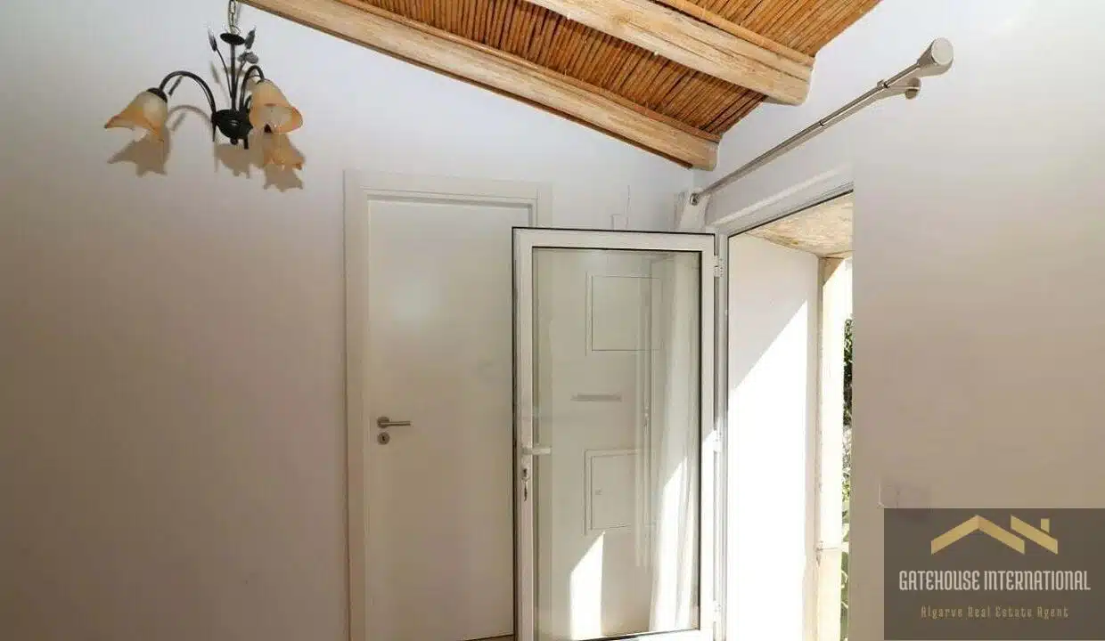 2 Bedroom Renovated House In Sao Bras Algarve09