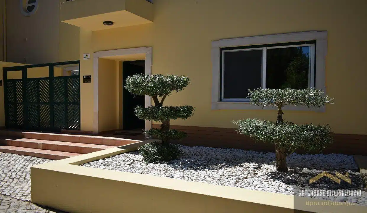 4 Bed House with Pool & Garage In Santa Barbara Algarve2