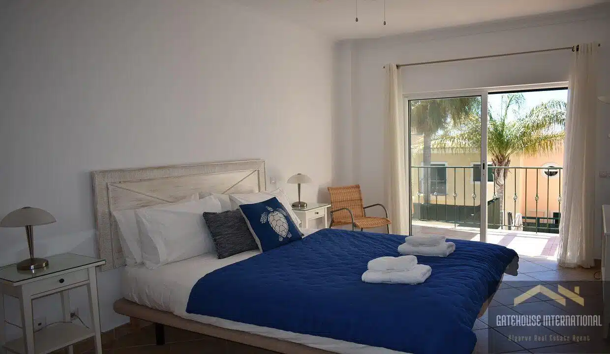 4 Bed House with Pool & Garage In Santa Barbara Algarve32