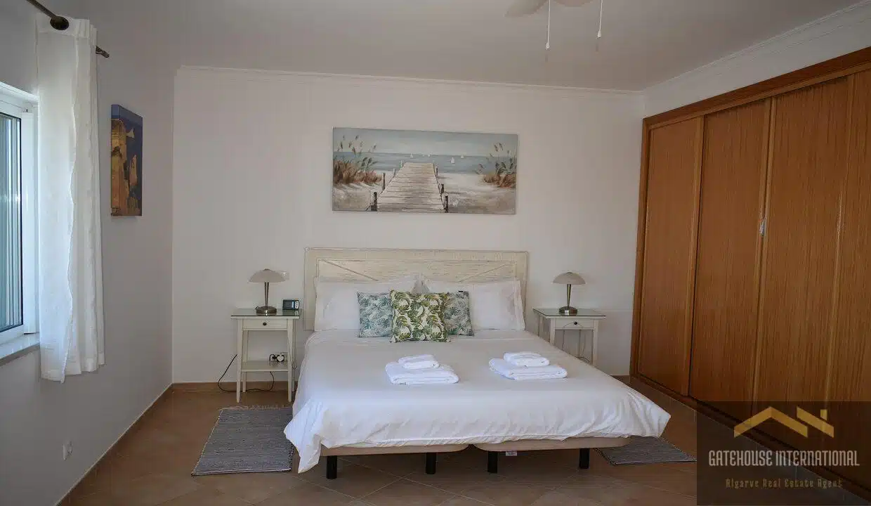 4 Bed House with Pool & Garage In Santa Barbara Algarve54