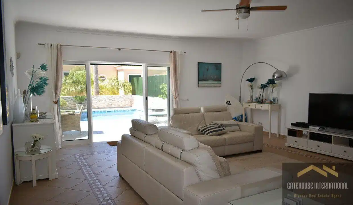 4 Bed House with Pool & Garage In Santa Barbara Algarve9
