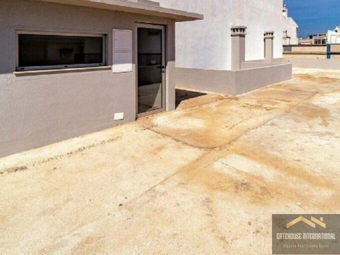 Appartement rénové de 4 chambres dans la ville de Faro Algarve 00