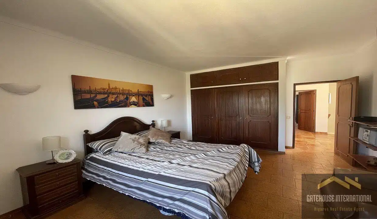 4 Bed Villa For Sale In Almancil Algarve98