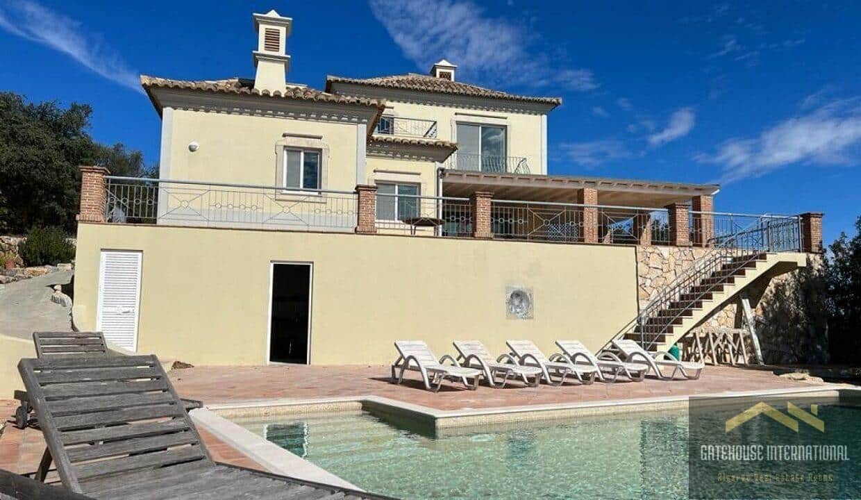 4 Bed Villa For Sale In Santa Barbara de Nexe Algarve 54