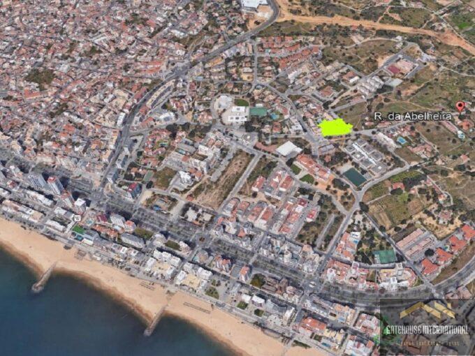Terrain constructible à Quarteira Algarve pour 28 appartements